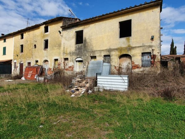 rudere in vendita a Porcari in zona Padule