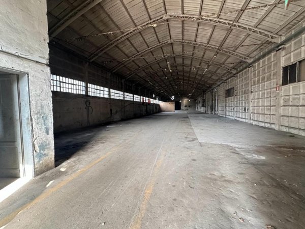 locale di sgombero in vendita a Porcari
