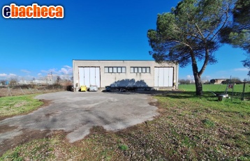 locale di sgombero in vendita a Porcari
