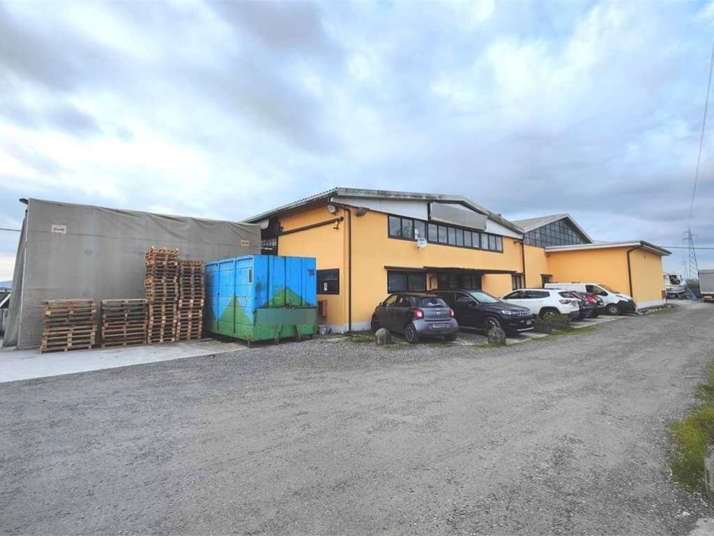 locale commerciale in vendita a Porcari