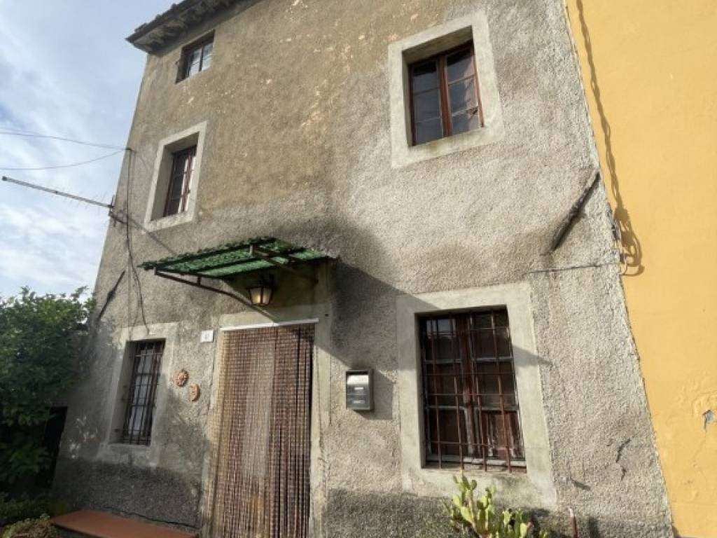 intera palazzina in vendita a Porcari