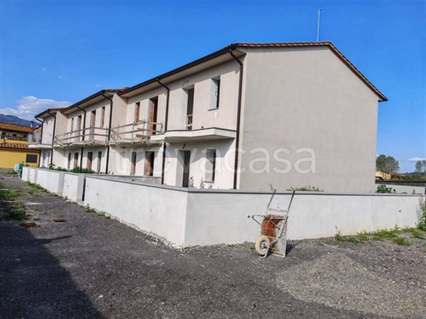 casa indipendente in vendita a Porcari in zona Rughi