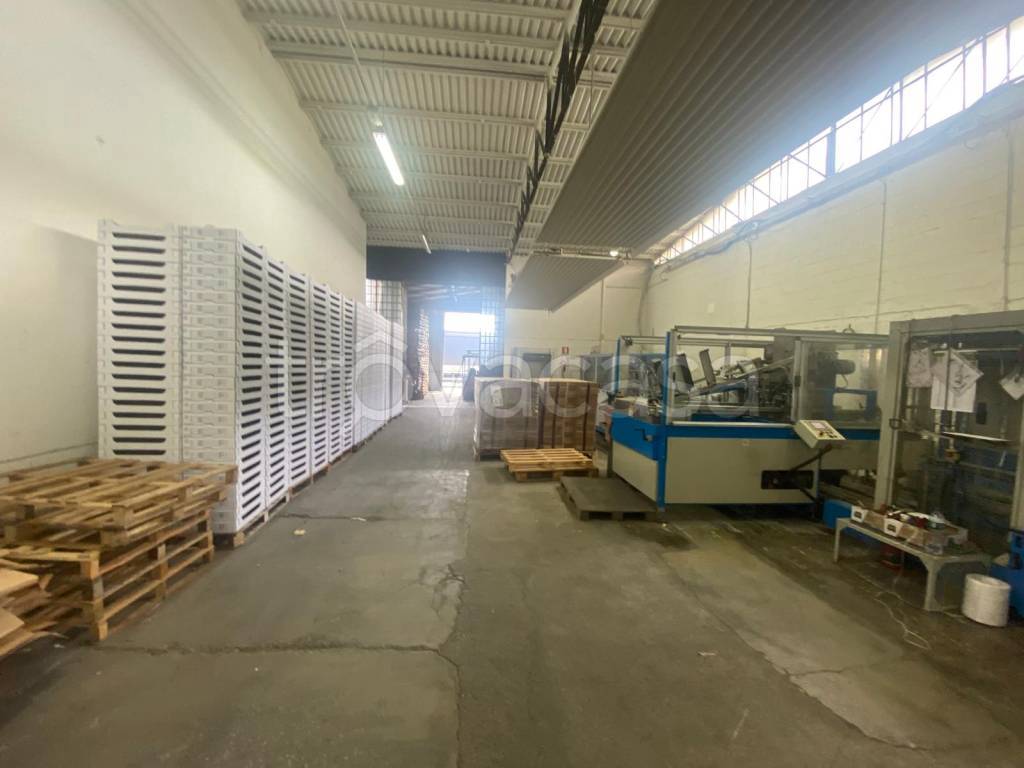 locale commerciale in vendita a Porcari
