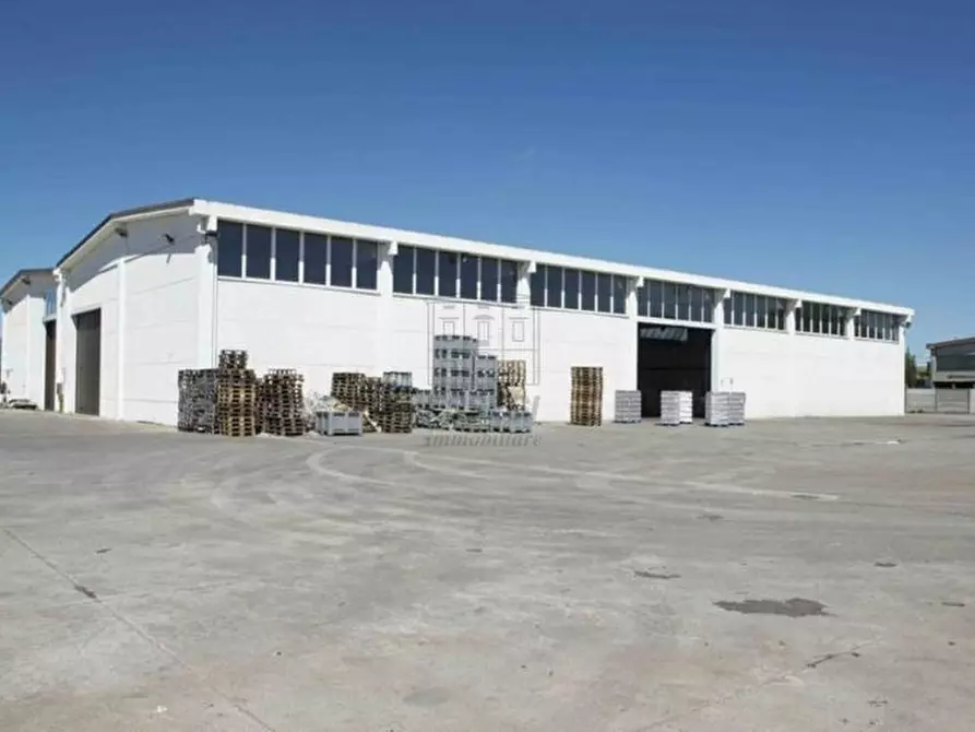 locale di sgombero in vendita a Porcari