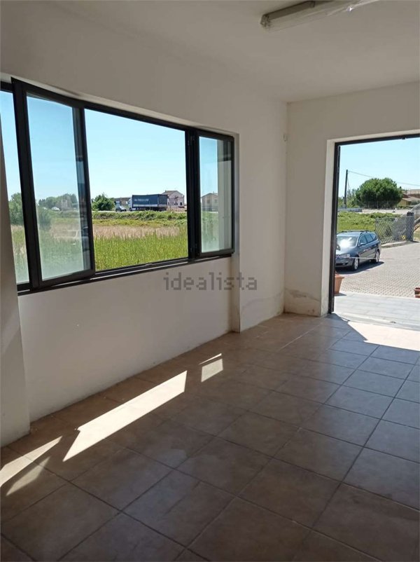 locale di sgombero in vendita a Porcari
