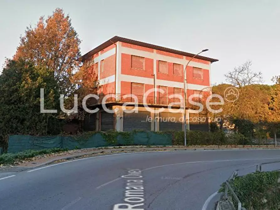 negozio in vendita a Porcari in zona Rughi