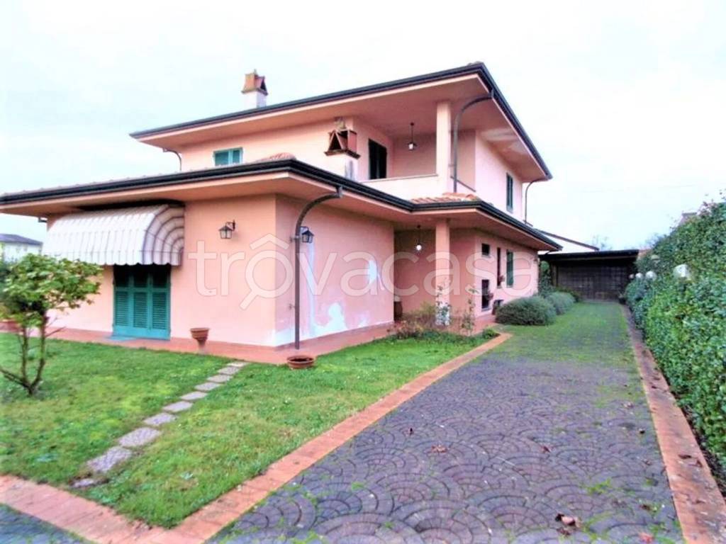 casa indipendente in vendita a Porcari in zona Rughi
