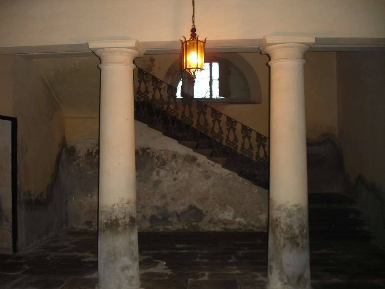 intera palazzina in vendita a Porcari in zona Padule