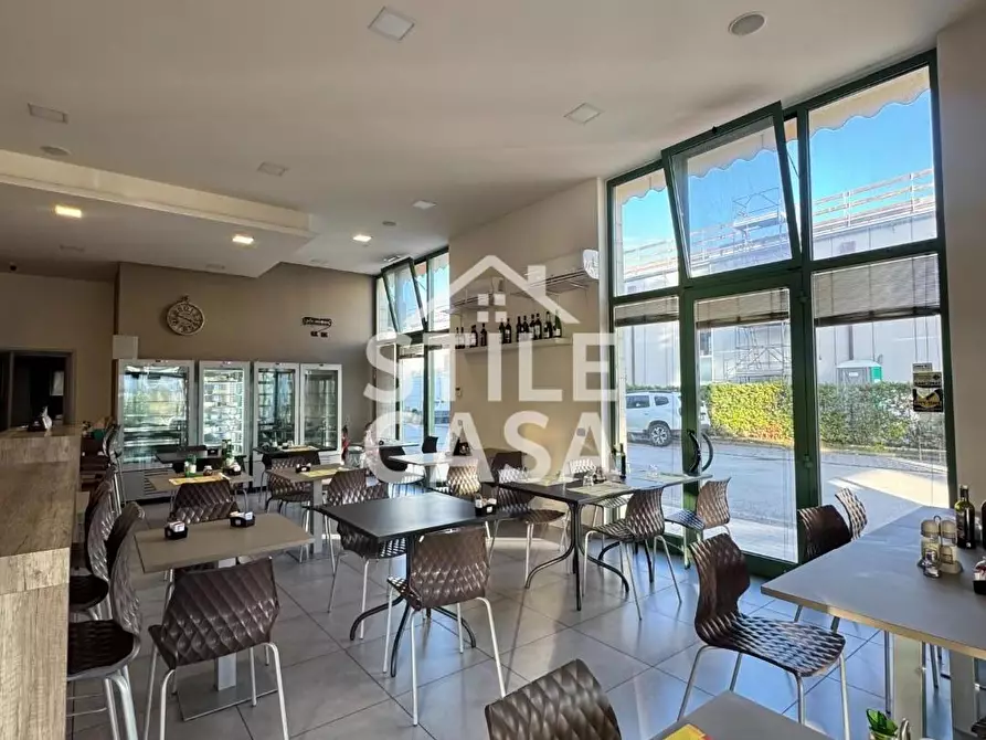 negozio in vendita a Porcari in zona Rughi