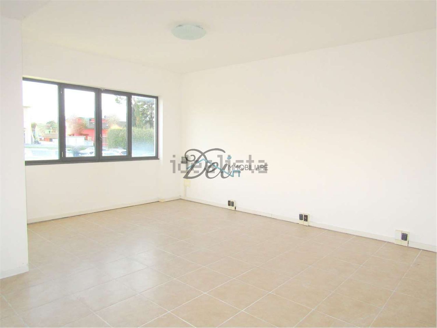 locale di sgombero in vendita a Porcari