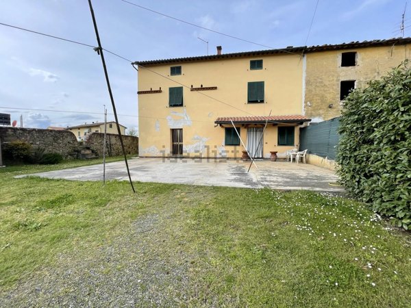 casa indipendente in vendita a Porcari in zona Padule