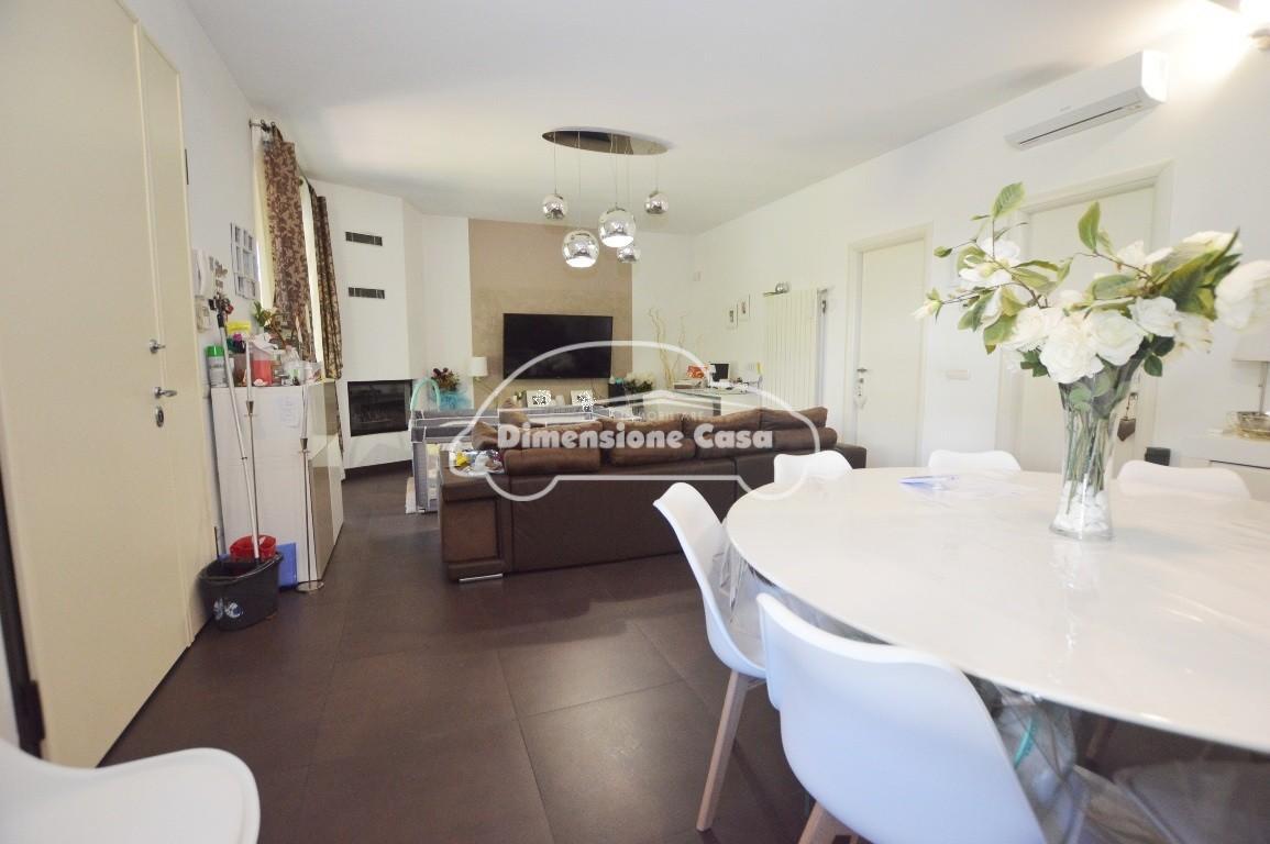 casa indipendente in vendita a Porcari in zona Padule