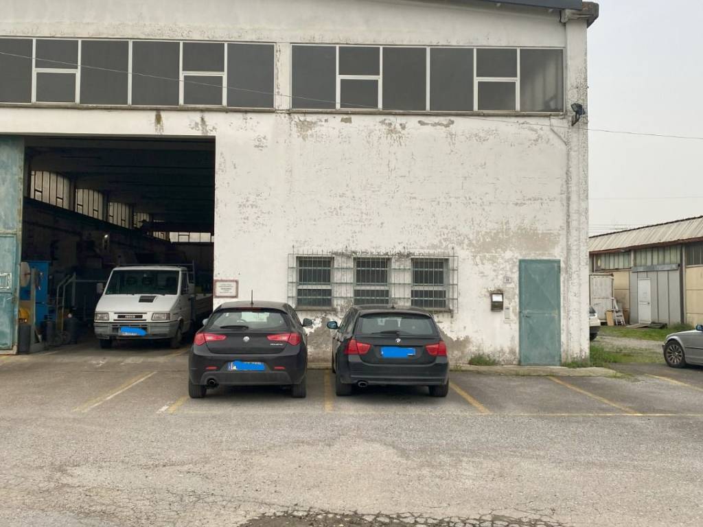 locale commerciale in vendita a Porcari