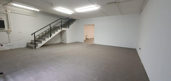 locale commerciale in vendita a Porcari