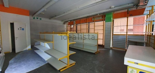 locale commerciale in vendita a Porcari