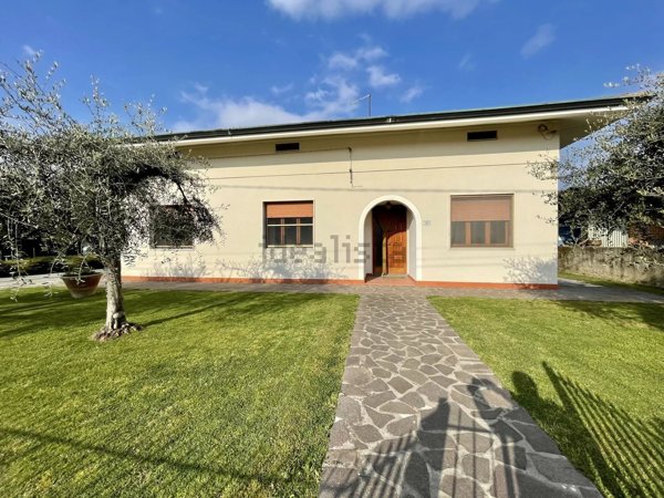 casa indipendente in vendita a Porcari