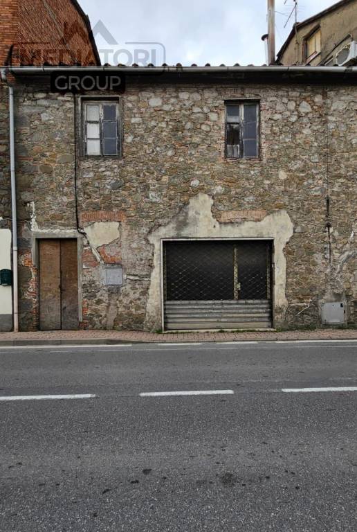locale di sgombero in vendita a Porcari