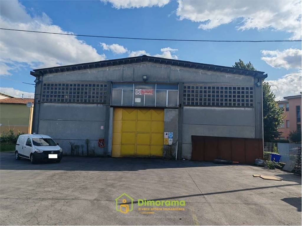 locale commerciale in vendita a Porcari in zona Rughi