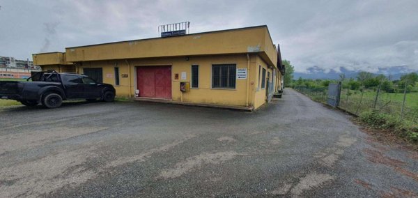 capannone in vendita a Porcari in zona Rughi