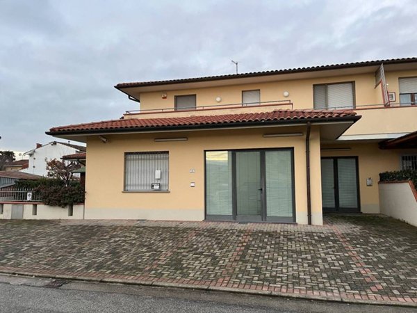 negozio in vendita a Porcari