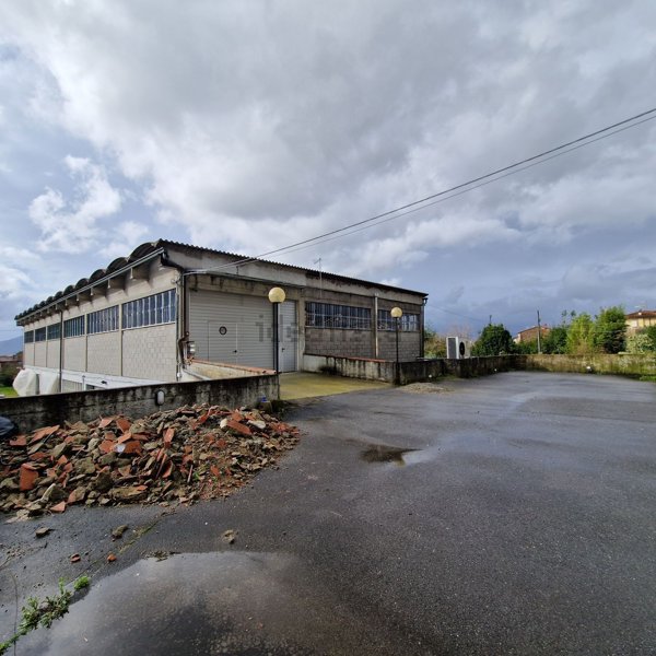locale di sgombero in vendita a Porcari
