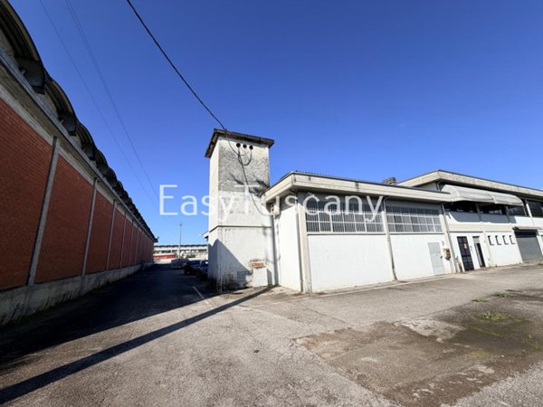 locale commerciale in vendita a Porcari in zona Padule
