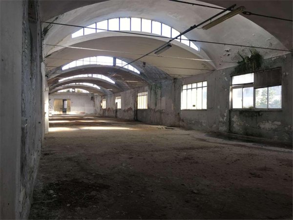 negozio in vendita a Porcari in zona Rughi