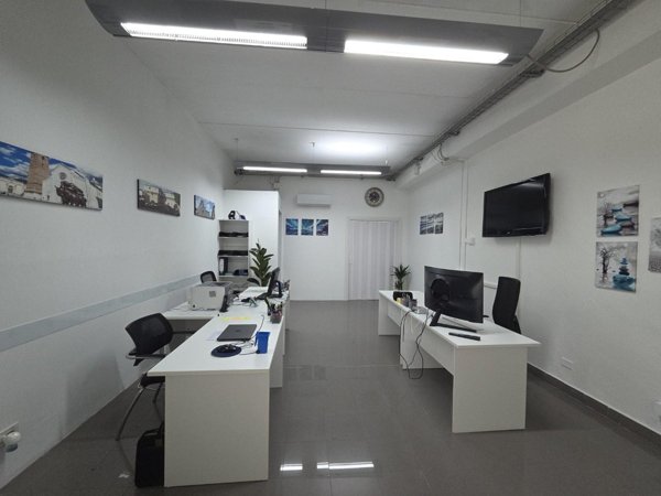 locale commerciale in vendita a Porcari