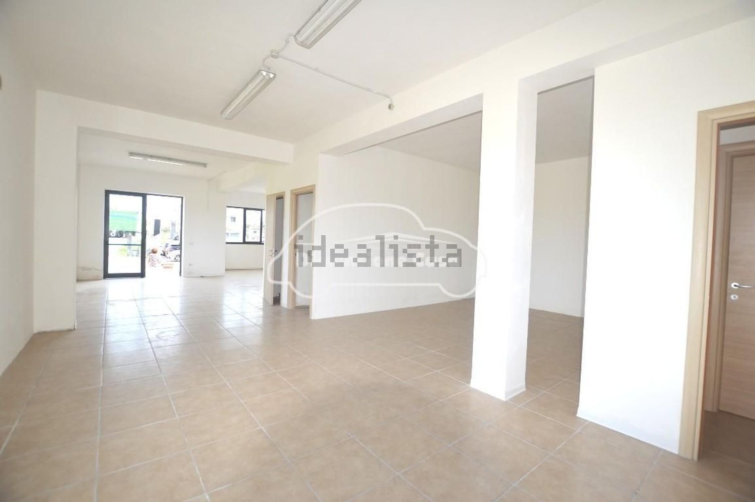 locale di sgombero in vendita a Porcari