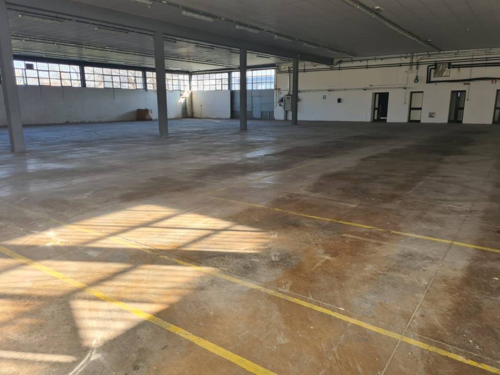 locale commerciale in vendita a Porcari