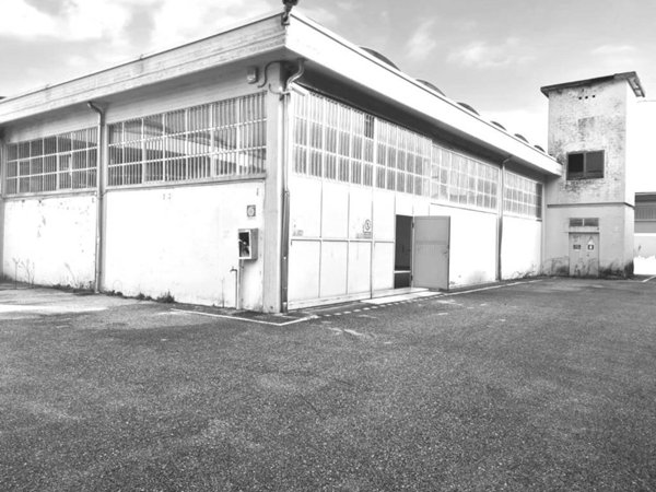 locale commerciale in vendita a Porcari