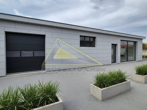 locale commerciale in vendita a Porcari