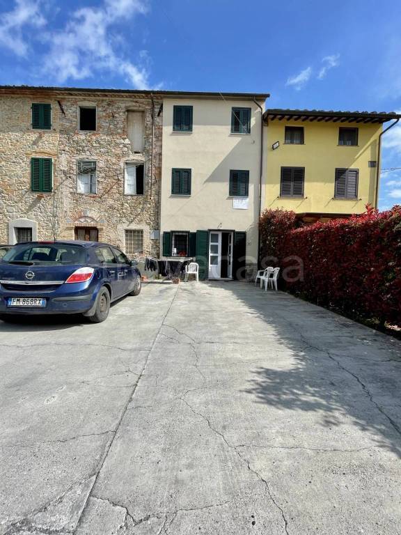 casa indipendente in vendita a Porcari in zona Padule