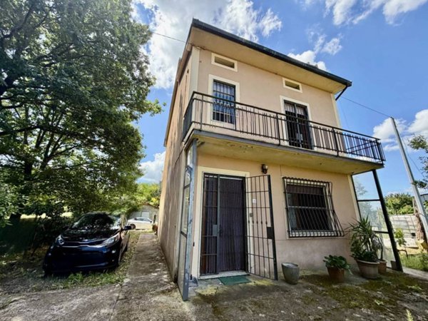 casa indipendente in vendita a Porcari in zona Rughi