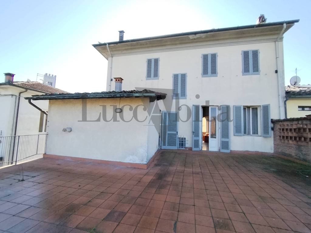 appartamento in vendita a Porcari in zona Rughi
