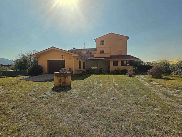 casa indipendente in vendita a Porcari in zona Padule