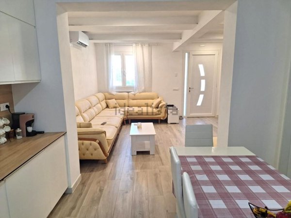 casa indipendente in vendita a Porcari in zona Padule