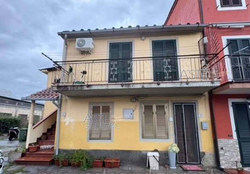 casa indipendente in vendita a Porcari in zona Rughi