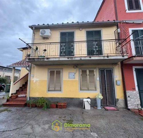 appartamento in vendita a Porcari in zona Rughi