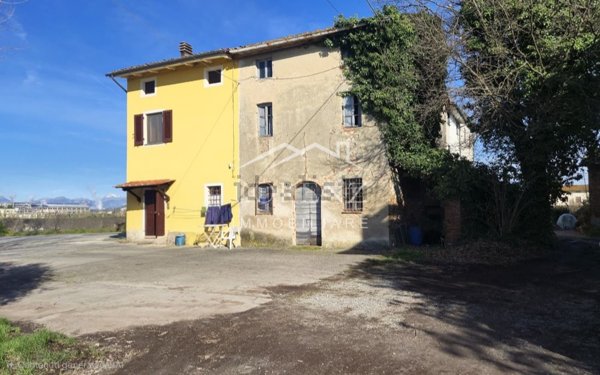 casa semindipendente in vendita a Porcari in zona Padule