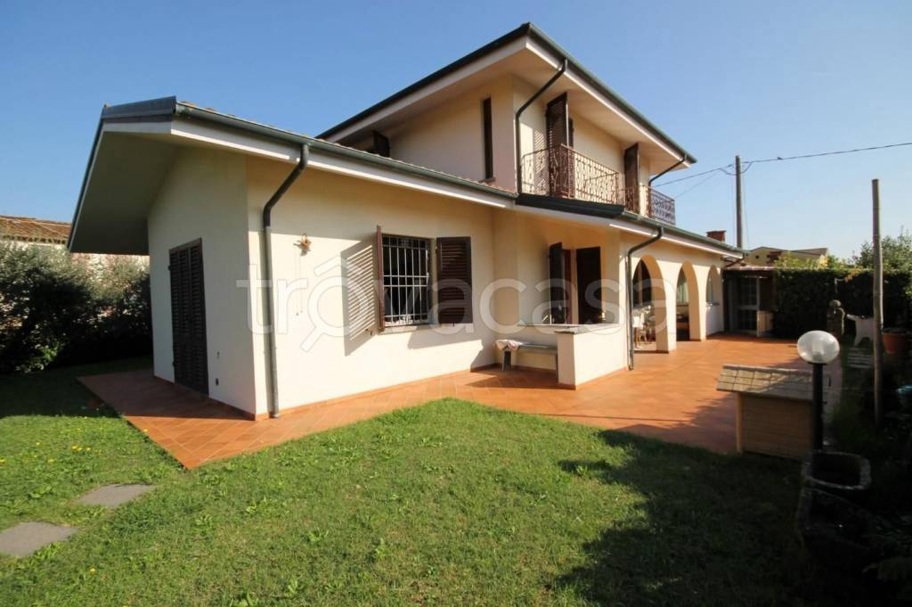 casa indipendente in vendita a Porcari in zona Rughi