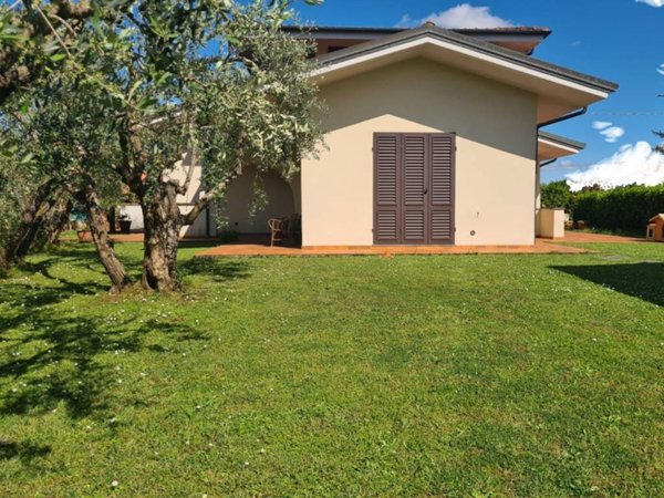 casa indipendente in vendita a Porcari in zona Padule