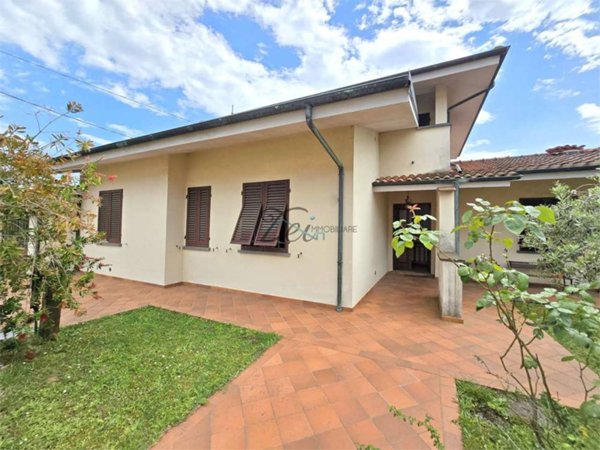casa indipendente in vendita a Porcari in zona Rughi