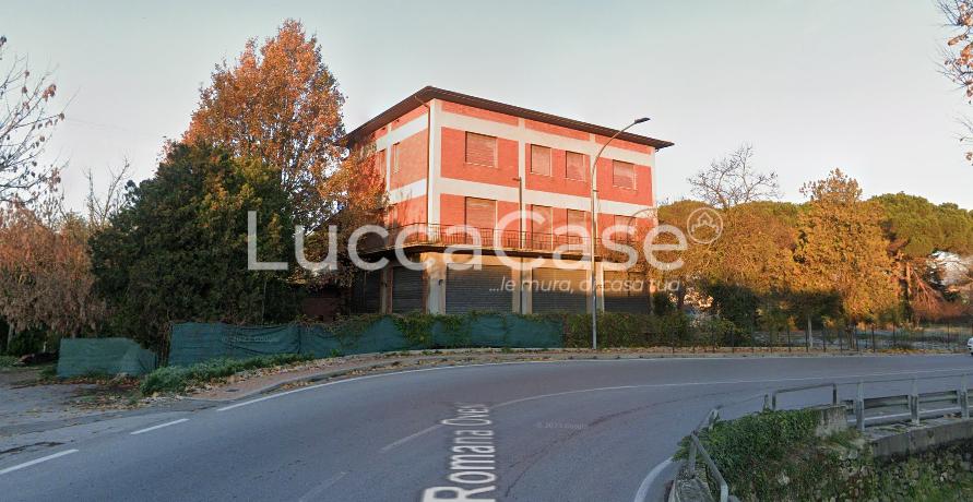 negozio in vendita a Porcari in zona Rughi
