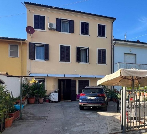 casa indipendente in vendita a Porcari in zona Rughi