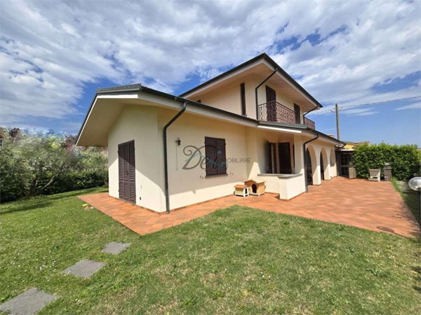 casa indipendente in vendita a Porcari in zona Rughi