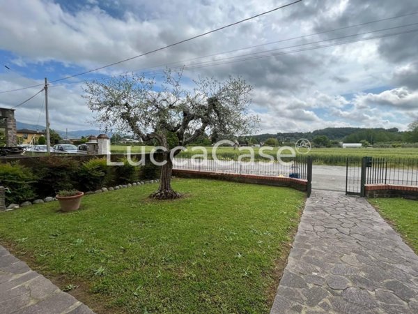 casa indipendente in vendita a Porcari in zona Rughi