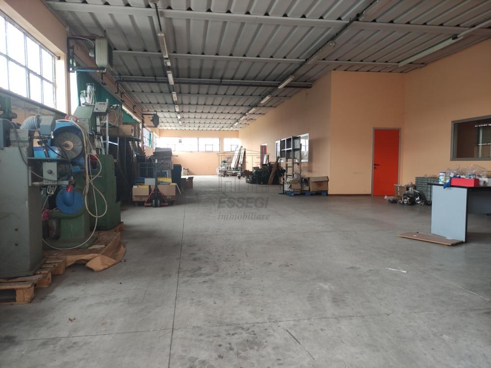 locale di sgombero in vendita a Porcari