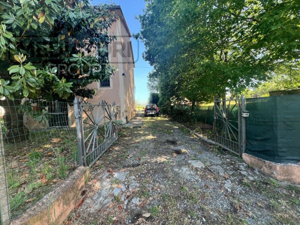 casa indipendente in vendita a Porcari in zona Padule