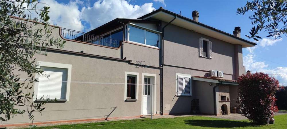 casa indipendente in vendita a Porcari in zona Padule